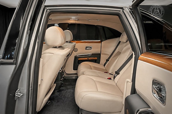 Rolls Royce Ghost 8 of 16