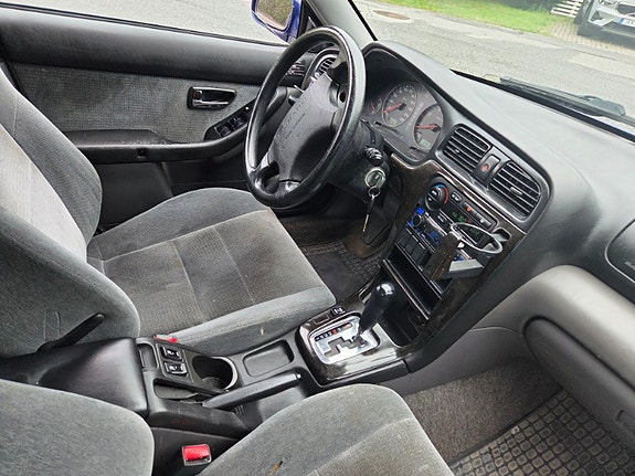 Subaru Legacy 2 of 5