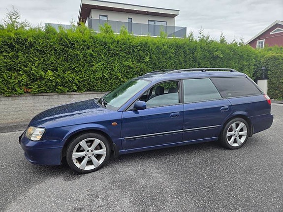 Subaru Legacy 3 of 5
