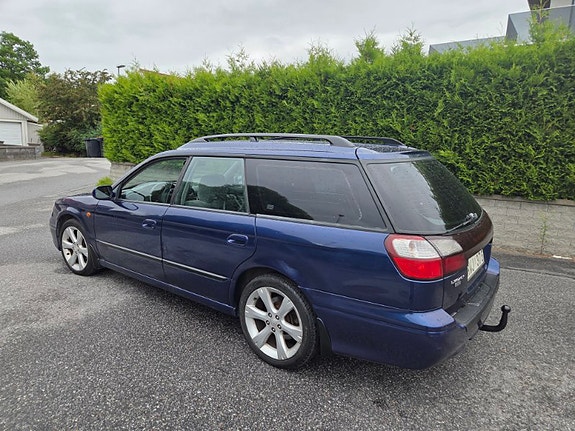 Subaru Legacy 3 of 5
