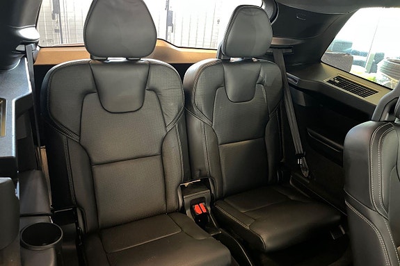 Volvo XC90 28 of 30