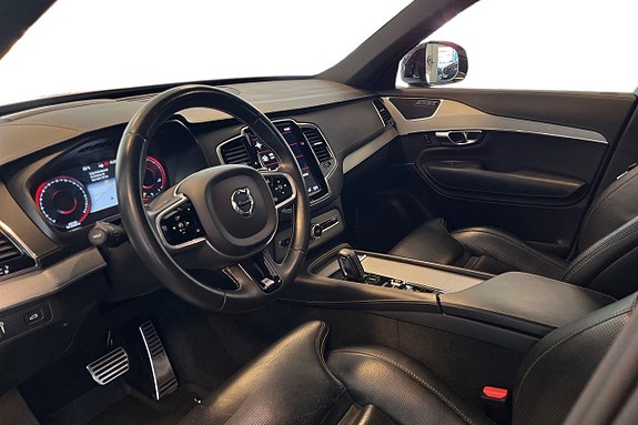 Volvo XC90 14 of 30