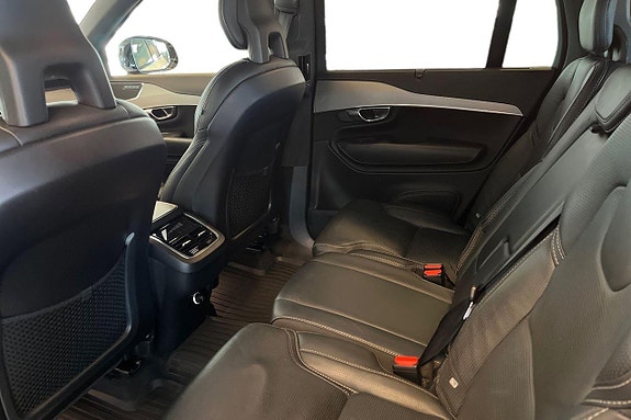 Volvo XC90 27 of 30