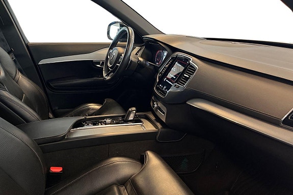 Volvo XC90 25 of 30