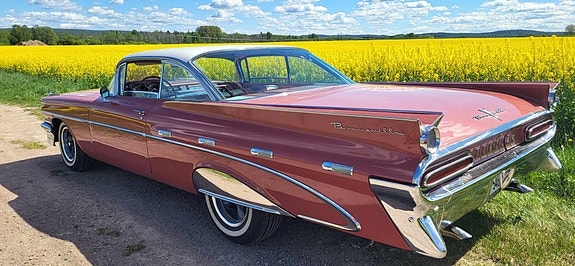 Pontiac Bonneville 2 of 5