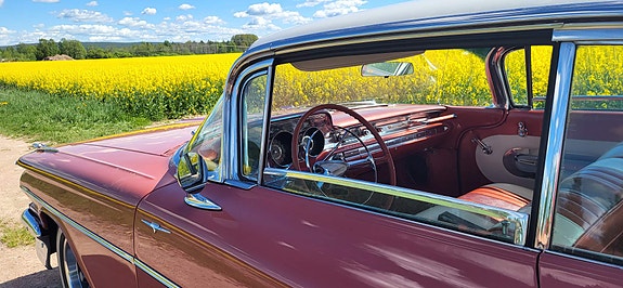 Pontiac Bonneville 3 of 5