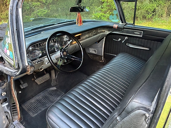 Cadillac Limousine 4 of 5