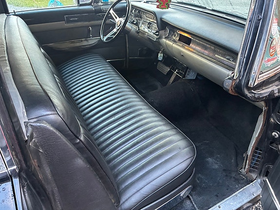 Cadillac Limousine 7 of 7