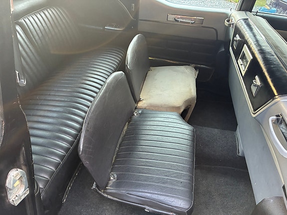 Cadillac Limousine 5 of 5