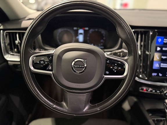 Volvo V60 Cross Country 11 of 14