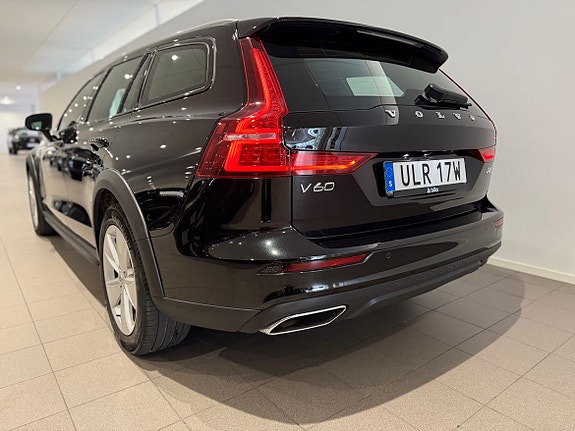 Volvo V60 Cross Country 4 of 14