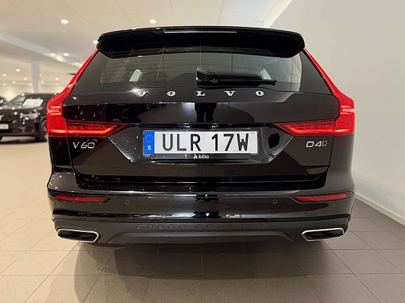 Volvo V60 Cross Country 7 of 14