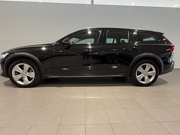 Volvo V60 Cross Country 3 of 5