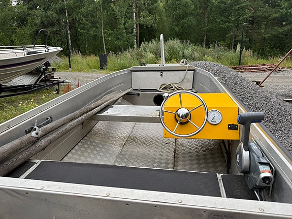 Buster S - Evinrude E-tec 40hk 2009 2 of 3