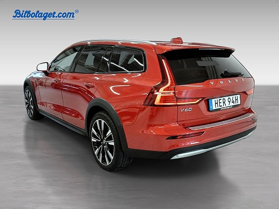 Volvo V60 Cross Country 3 of 5