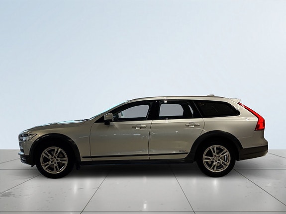 Volvo V90 Cross Country 4 of 5