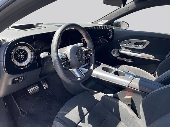 Mercedes-Benz CLA350 6 of 17