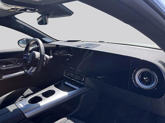 Mercedes-Benz CLA350 9 of 17