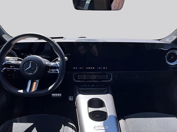 Mercedes-Benz CLA350 8 of 17