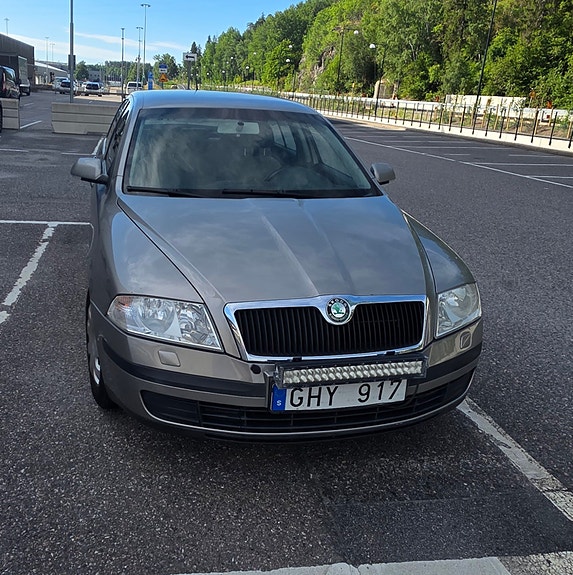 Skoda Octavia 2 of 5