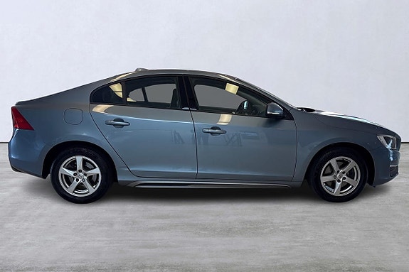 Volvo S60 3 of 5