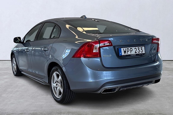 Volvo S60 4 of 5