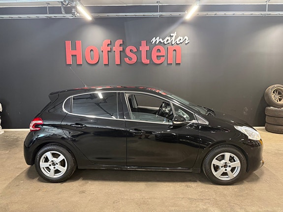 Peugeot 208 2 of 5