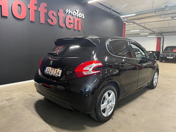 Peugeot 208 3 of 5