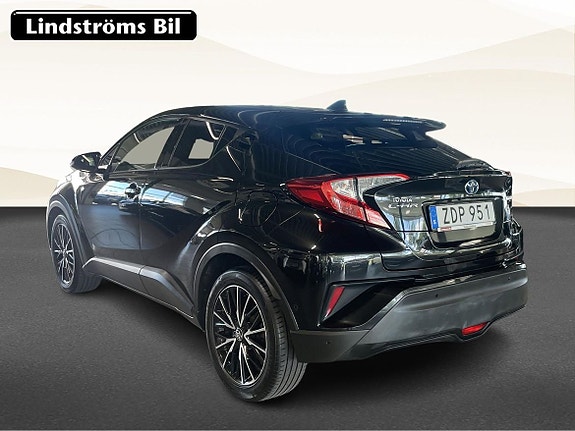 Toyota C-HR 4 of 5