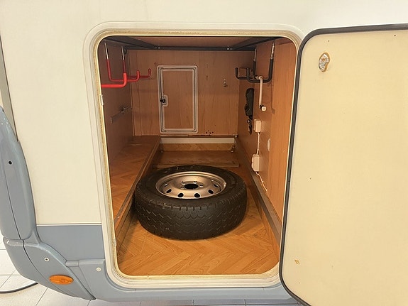 Bürstner DELFIN T695 (TRUMA+Litium+Solcell+3 500kg) 9 of 25