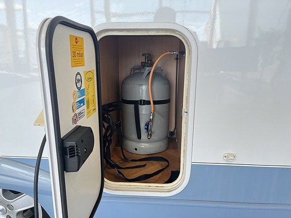 Bürstner DELFIN T695 (TRUMA+Litium+Solcell+3 500kg) 8 of 25