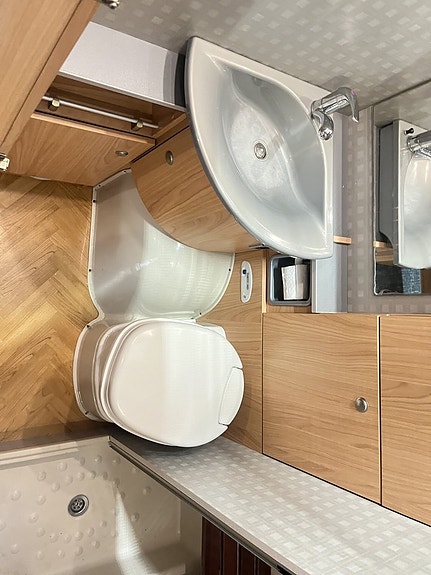 Bürstner DELFIN T695 (TRUMA+Litium+Solcell+3 500kg) 21 of 25