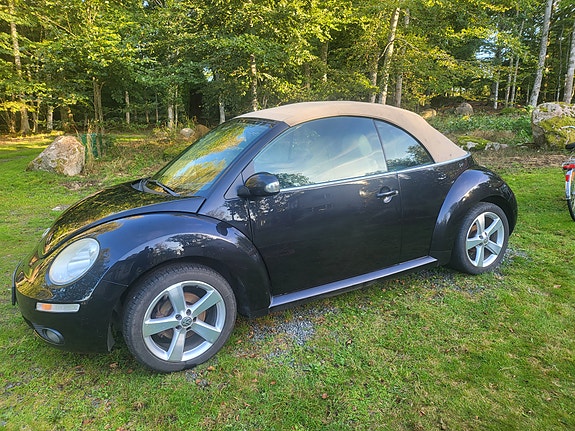 Volkswagen New Beetle 3 of 5
