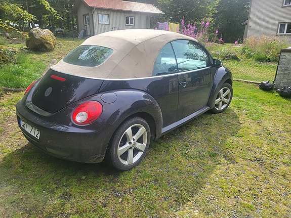 Volkswagen New Beetle 5 of 5