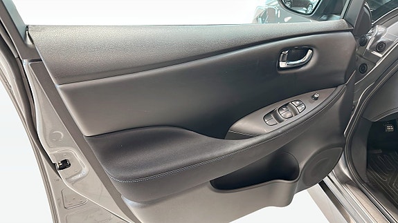 Nissan Leaf 11 of 19