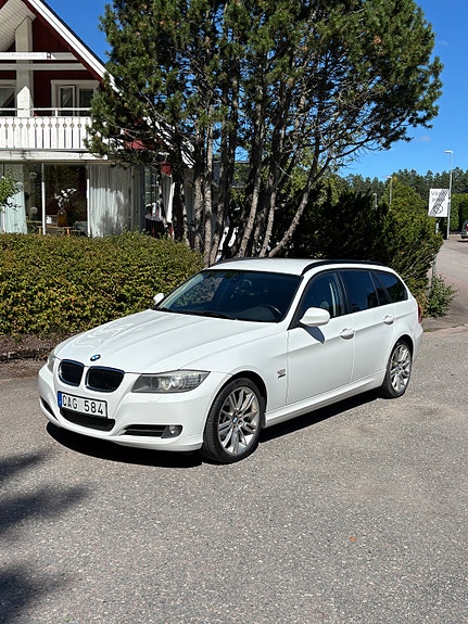 BMW 320d 2 of 12