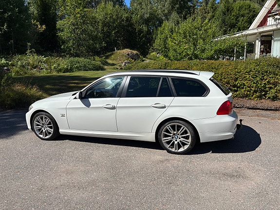 BMW 320d 4 of 12