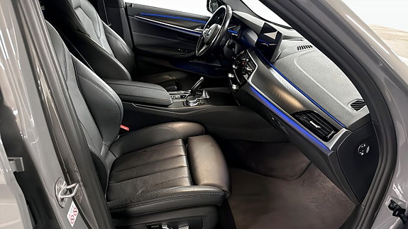 BMW 540i 3 of 5