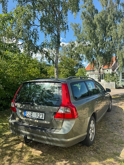 Volvo V70 2 of 2
