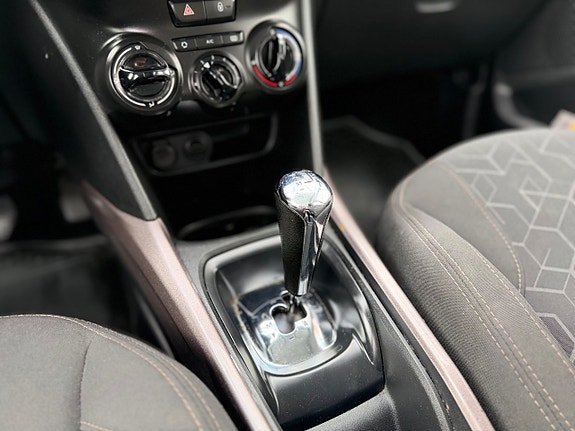 Peugeot 2008 8 of 12