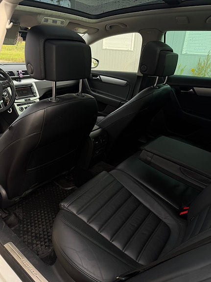 Volkswagen Passat Alltrack 19 of 21