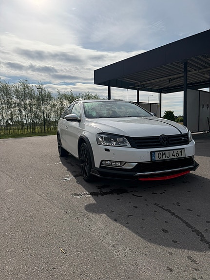 Volkswagen Passat Alltrack 3 of 5