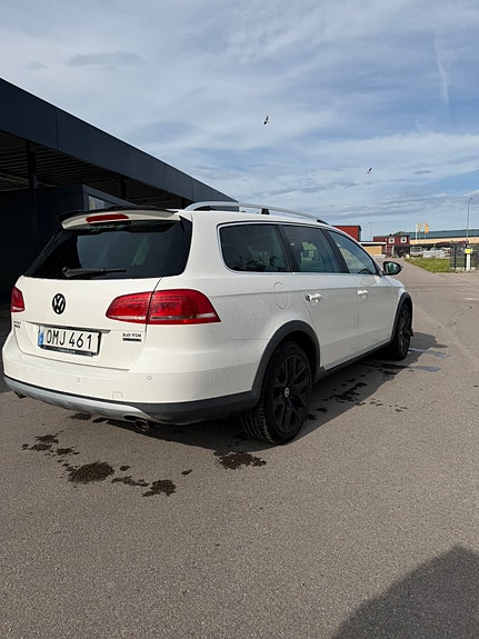 Volkswagen Passat Alltrack 10 of 21