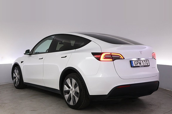 Tesla Model Y 4 of 5