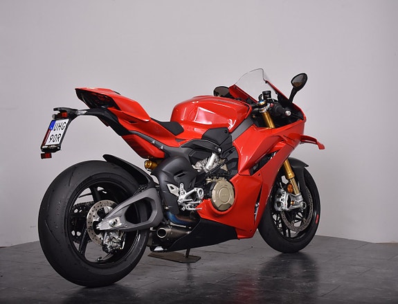 Ducati Panigale V4 S / Akrapovic / 140 Mil 3 of 5