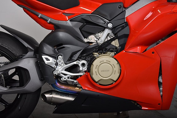 Ducati Panigale V4 S Akrapovic / 155 Mil 13 of 17