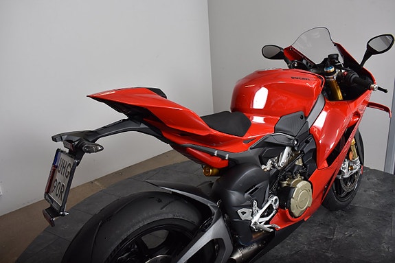 Ducati Panigale V4 S Akrapovic / 155 Mil 14 of 17