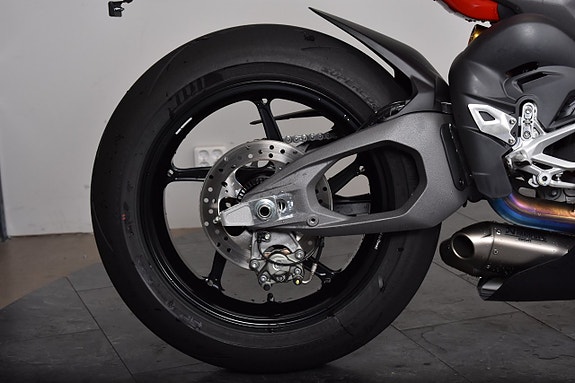 Ducati Panigale V4 S Akrapovic / 155 Mil 16 of 17