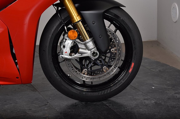 Ducati Panigale V4 S Akrapovic / 155 Mil 17 of 17