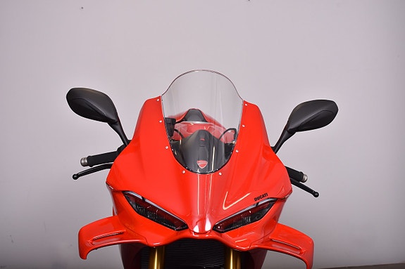 Ducati Panigale V4 S Akrapovic / 155 Mil 8 of 17